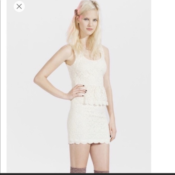Pins & Needles (Urban) Cream lace peplum dress with scalloped trim - S - Picture 6 of 6